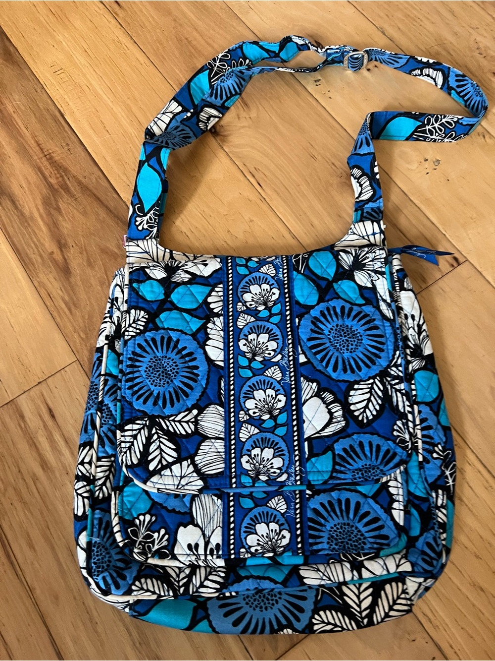 Vera Bradley Mailbag “Blue Bayou”